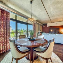 Downtown Condo Above Restaraunts- Free Parking, hotel in Coeur d'Alene