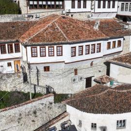 Guest House Koxhaku, hotell i Berat