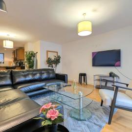 Spacious 2-Bedroom Apt in Heart of City Centre
