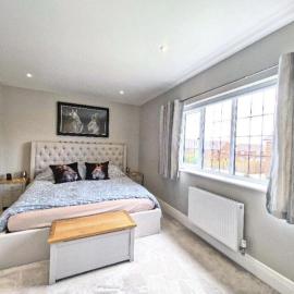 Foreman Manor Near London & Guildford 3 Bed 3 Bath, hotel in Ash