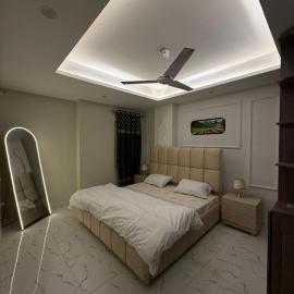 Elite Corners Luxury 2BR Apartment The Gate Mall Faisal Town, hotel in Barkat