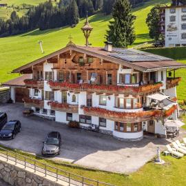 Landhaus Marchfeld Top 2, hotel i Wildschönau