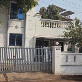 White Stone Villa، فندق في بيون