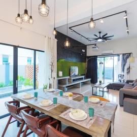 32 cozy stay Projector, Karaoke , BBQ, 7 carpark, 4 bedroom