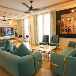 Prabha Sukoon - Luxury 3BHK in Golf City, hotel a Utrāhtia