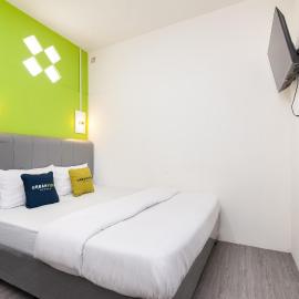 Urbanview Don Juan Pondok Gede by RedDoorz، فندق في Warungsergon
