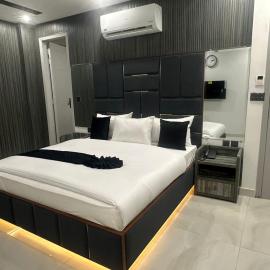 Gold Pine Hotel Mall Road, viešbutis mieste Lahoras