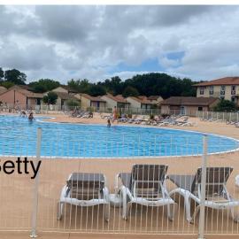 Appart pour 4 à 6 pers Les résidences du lac Soustons plage Piscine proche golf océan, hotel di Soustons
