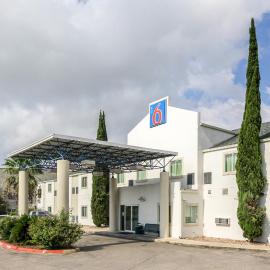 Motel 6 New Braunfels โรงแรมในนิวบราวน์เฟลส์