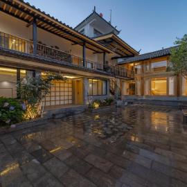 山雨小筑 丨Miss赵老师家雪山观景美宿: Baisha şehrinde bir otel