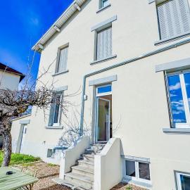 Grand appartement avec jacuzzi et jardin, hotel u gradu Klermon Feran