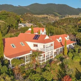 Charming homely Cherry Villa B&B with a panorama view