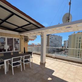 Ático con terraza y vistas al mar