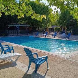 ZEcamping 3 étoiles - piscine chauffée haute saison, hotel in Antonne-et-Trigonant