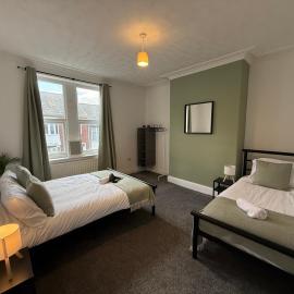 Caris - 3 Bdrm Sleeps 6 Ideal for Contractors