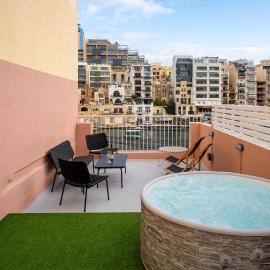 Sumptuous 2 bedrooms townhouse with large roof top terrace, hot tub & sea view GOSTJ-2