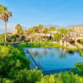 Luxury Villa with sea view, private jacuzzi & heated pool