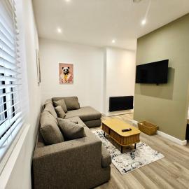 Modern 1-Bed in Victorian Building, Bury, hotel in Bury