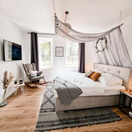 Eifelzeit Apartment One - Wellness mit Infrarotsauna, hotel in Bollendorf