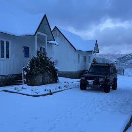 Koçeku Brothers Guest House, hotel di Fushë-Lurë