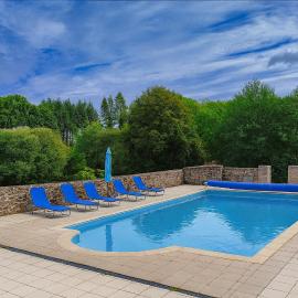 Gites Le Chezeau, hotel in Saint-Amand-Magnazeix