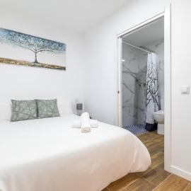 AYZ Luis Cabrera-Auto check-in property, hotel en Madrid
