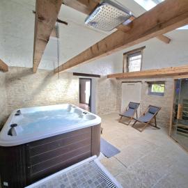 Maison spacieuse climatisée, spa et pétanque pour 6 pers