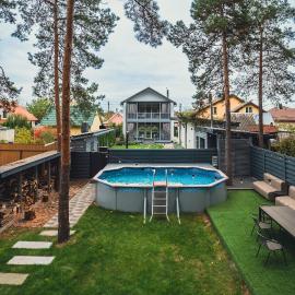 MizhDerev Forest House with Pool, Sauna & Hot Tub near Kyiv, khách sạn ở Novosilki