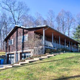 Hill Top Tree House by Carolina Mornings โรงแรมในแอชวิลล์