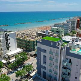 Amadei Hotel Figaro & Apartments، فندق في بيزارو
