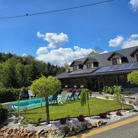 Jaśkowa Chata Bieszczady apartament z basenem nr 1i2, hotel di Baligrod