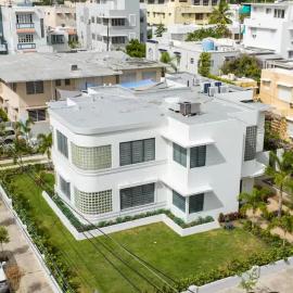 Stunning Art Deco Villa - 1 Block from the Beach