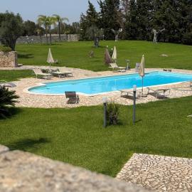 Masseria alba salentina con piscina