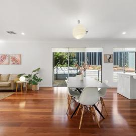 St Georges Gem - Spacious and Well-located Family Stay