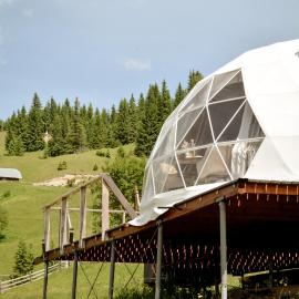Motyl Glamping Resort, hotel in Dzembronya
