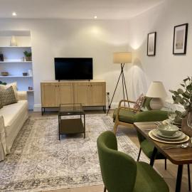 Richmond High Street Retreat – Station Steps Away