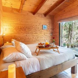 Ruca Lodge, habitación 2 personas cama king, desayuno, piscina, bosque costero, hotel v destinácii Puertecillo