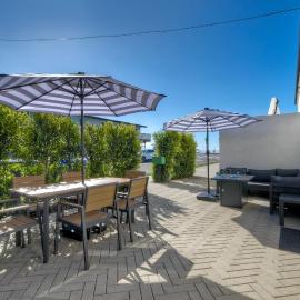 Modern Carlsbad Vacation Rental with Ocean Views, Private Patio, Fire Pit & Walkable Location, hotel in Carlsbad
