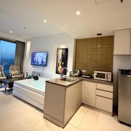 Luxe jacuzzi studio key 2