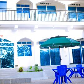 G's Apartments and Café Bar
