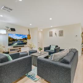 20 min to Disneyland - Spacious Family Home Near All the Fun, hotel v destinácii Westminster