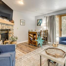 < 1 Mi to Peninsula State Park: Central Condo, viešbutis mieste Fiš Krikas