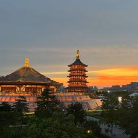 First Sight Hotel,Next to Yingtianmen Imperial City,Free Airport and High-Speed Rail Station Pickup, hotel em Luoyang