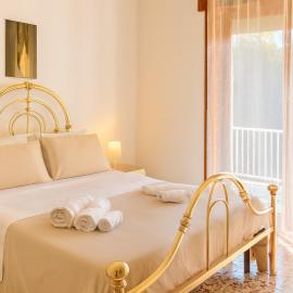 Exclusive Large 3 bed room Apartment with Pool Central Sorrento