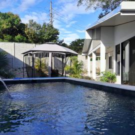 Casa Aldama with private pool Near Playa Tamarindo, hotel in Santa Cruz