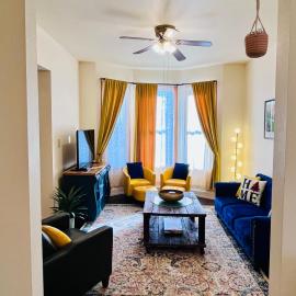 Relaxing Townhouse Downtown Dubuque, ξενοδοχείο σε Dubuque