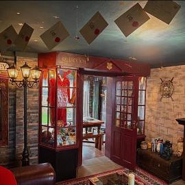 Quidditch Quarters Themed Property, hotel in Garston