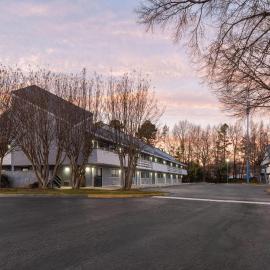 Days Inn by Wyndham Charlotte University, hotel in Charlotte