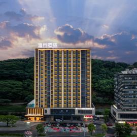 Echarm International Hotel Guangzhou Huangpu Flagship Shuixi Subway Station Branch - Free Deliver Service to Guangzhou Baiyun International Airport & Free Deliver Service to Canton Fair Complex During Canton Fair Period, hótel í Guangzhou