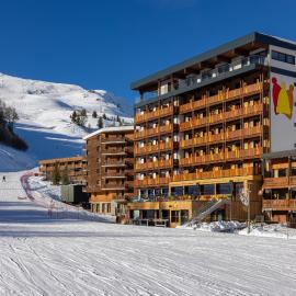 PopAlp la Plagne - Hôtel et Restaurant, ξενοδοχείο σε La Plagne Tarentaise